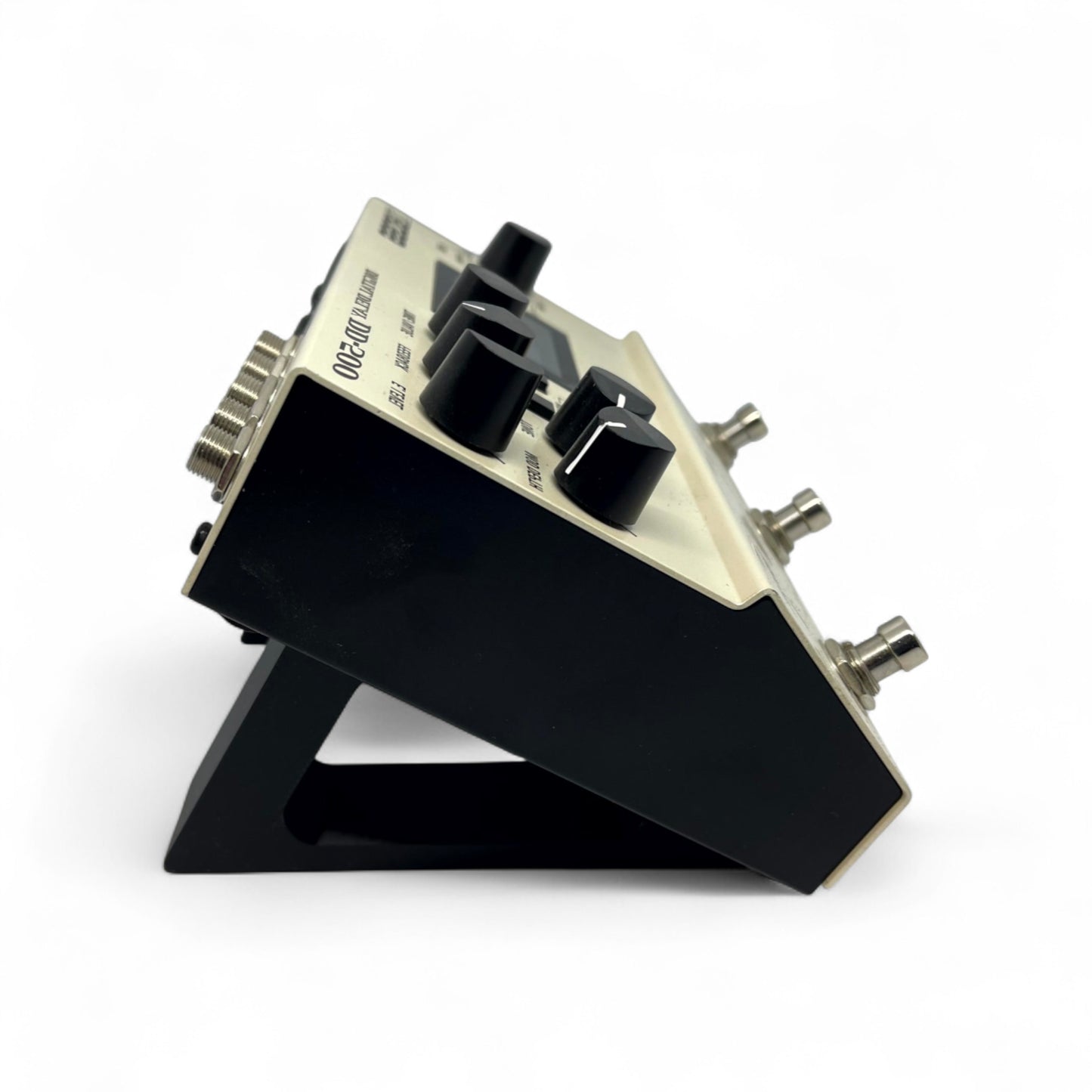 Boss DD-500, MD-500, VE-500, RC-500 and RV-500 Series Guitar Pedal Stand | 3D Printed Guitar Pedal Stand | Cold Earth Industries - 30 Degree 3D printed stand shown side view in Black on a white background holding a Boss DD-500
