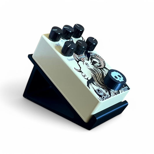 Cold Earth Industries Guitar Pedal Stand LITE 30 Degree 65mm - 175mm Widths | 3D Printed Guitar Pedal Stand | Cold Earth Industries - 3D printed stand in Black with Pedal by Cold Earth Industries