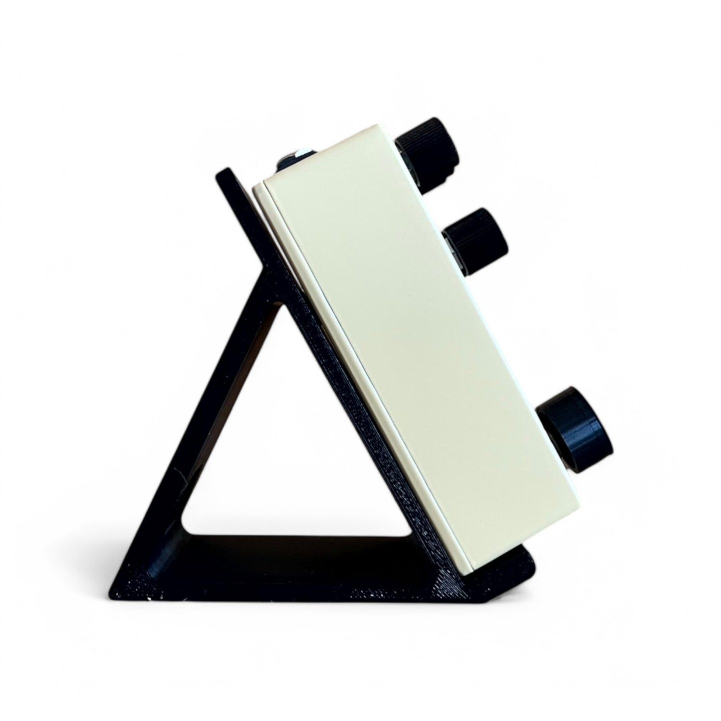 Cold Earth Industries Guitar Pedal Stand LITE 60 Degree 65mm - 175mm Widths | 3D Printed Guitar Pedal Stand | Cold Earth Industries - 3D printed stand in Black with pedal - Side View - by Cold Earth Industries