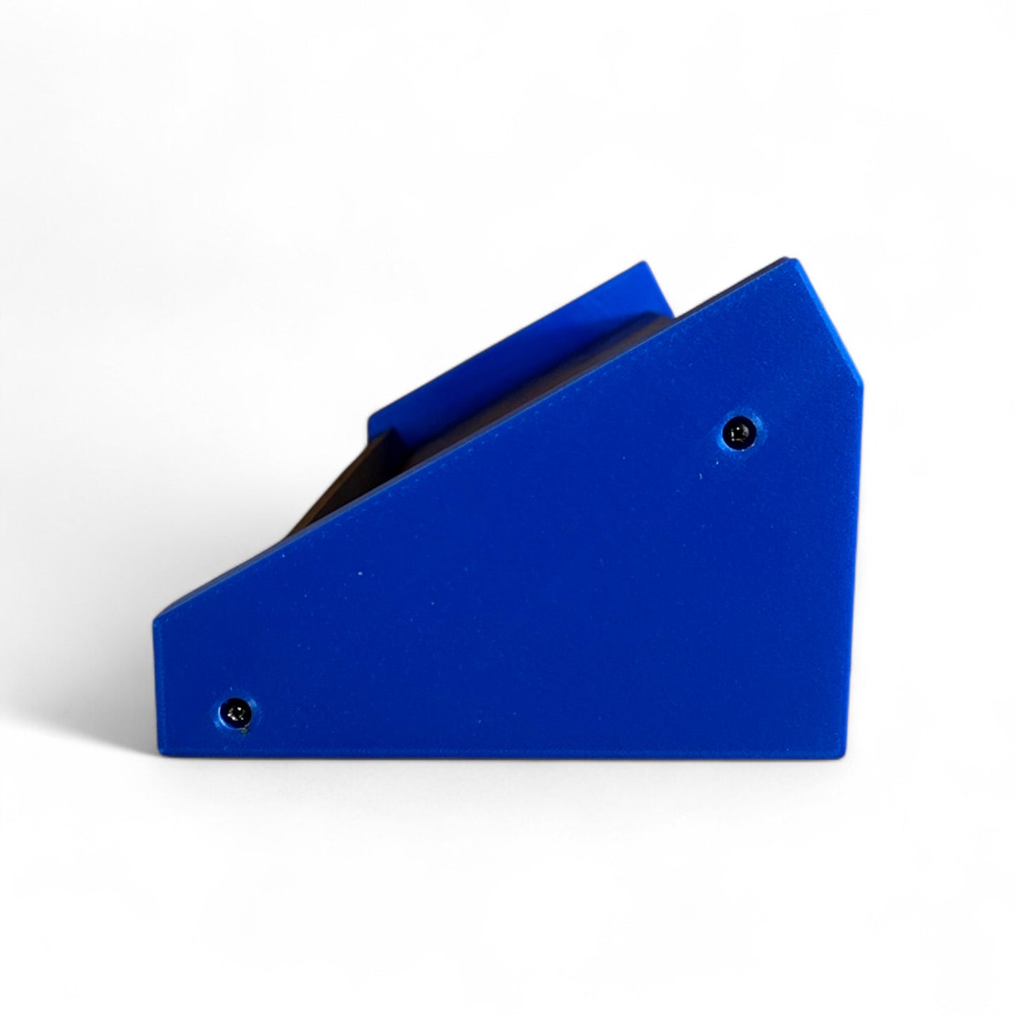 3D printed Desktop Pedalboard 400mm x 150mm 30 Degree Guitar Pedal & Synth Stand stand by Cold Earth Industries, shown from the side, in black with blue sides, on a white background – custom desktop stands.