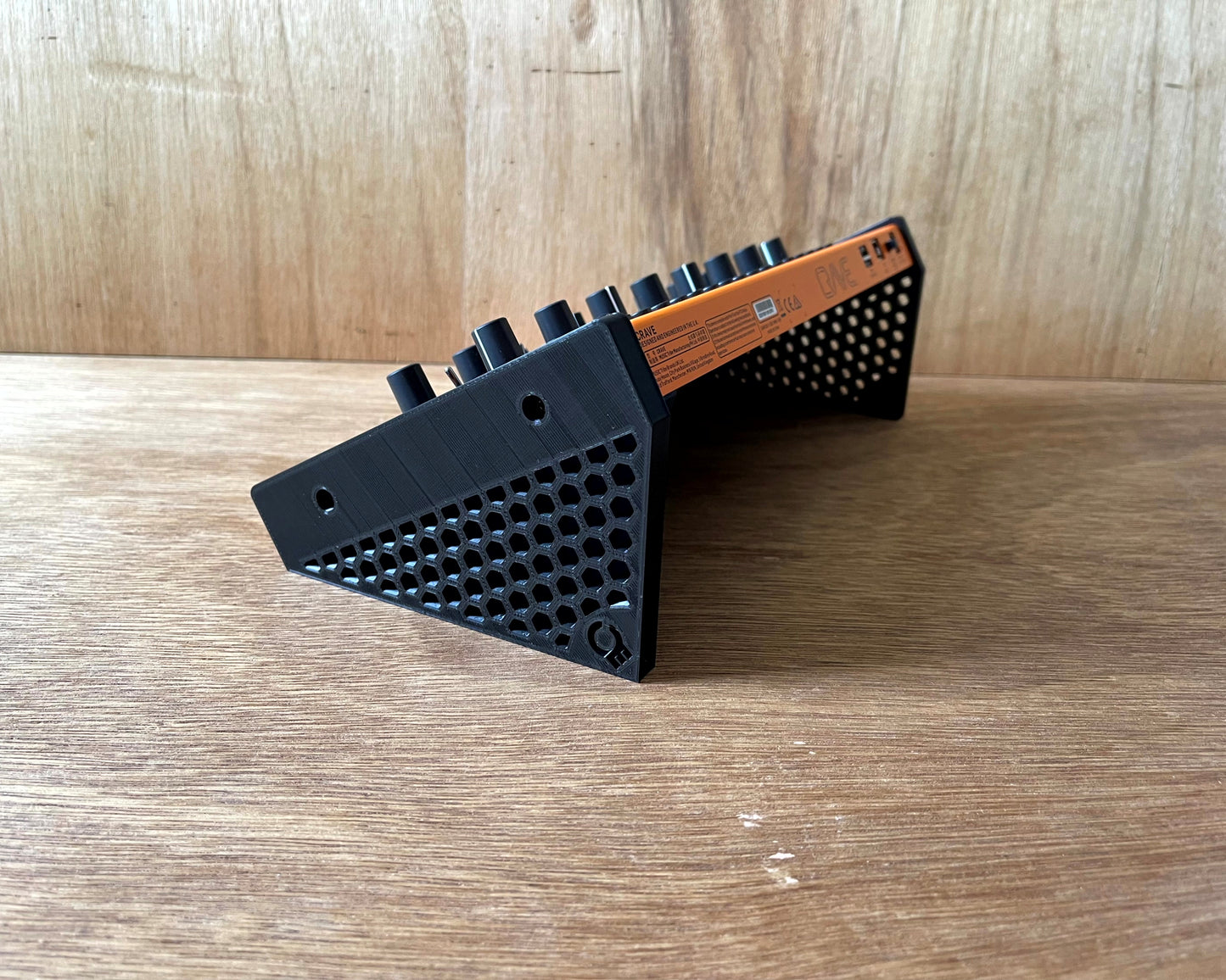 Behringer Crave / Edge / Spice Hex Cut-out Side Panels / Stand