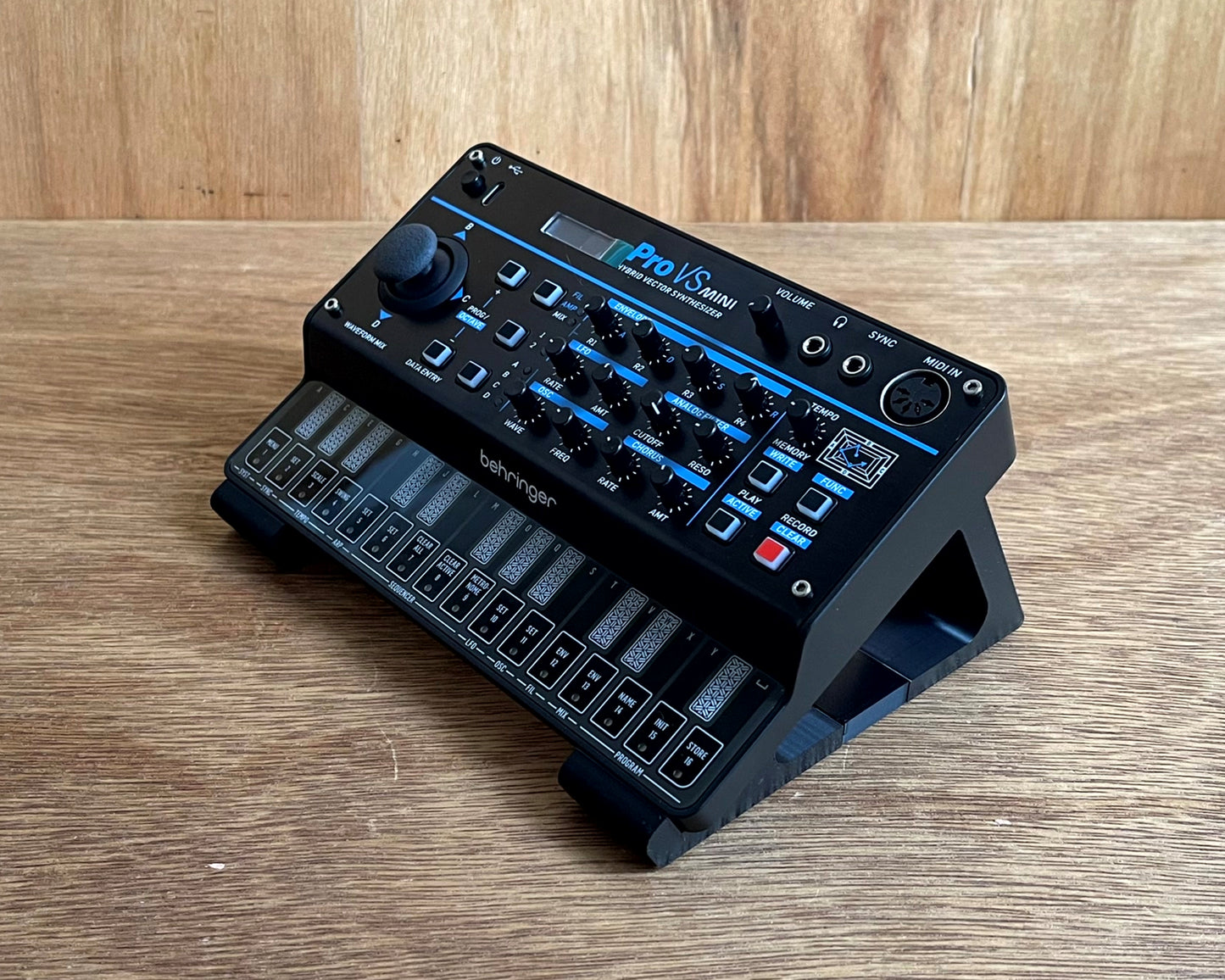 Behringer Pro VS Mini 4-Voice Hybrid Synthesizer Stand