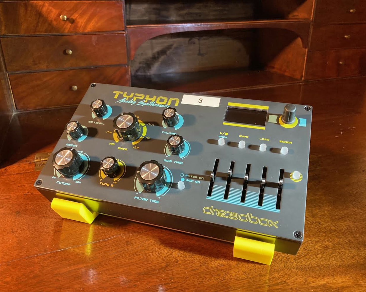 Dreadbox Typhon Stand