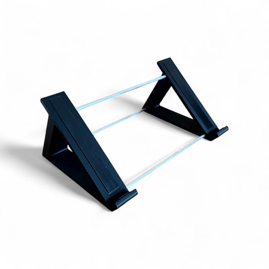 3D printed Dreadbox Artemis Synth stand by Cold Earth Industries, shown in black on a white background – custom desktop stands.