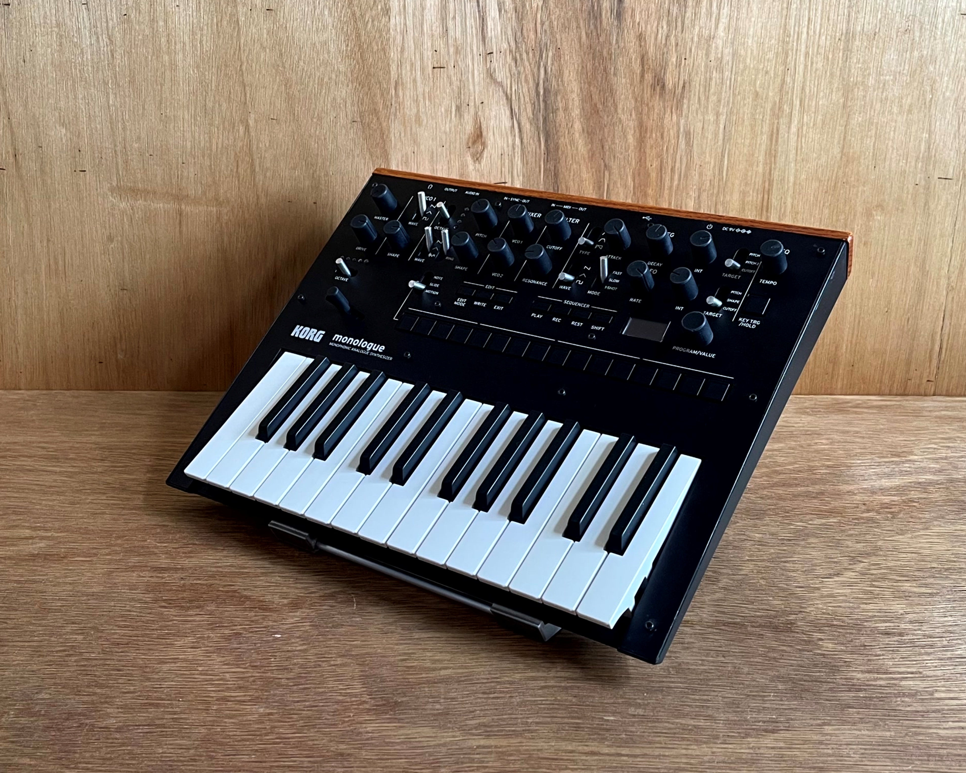 Korg minilogue store xd stand