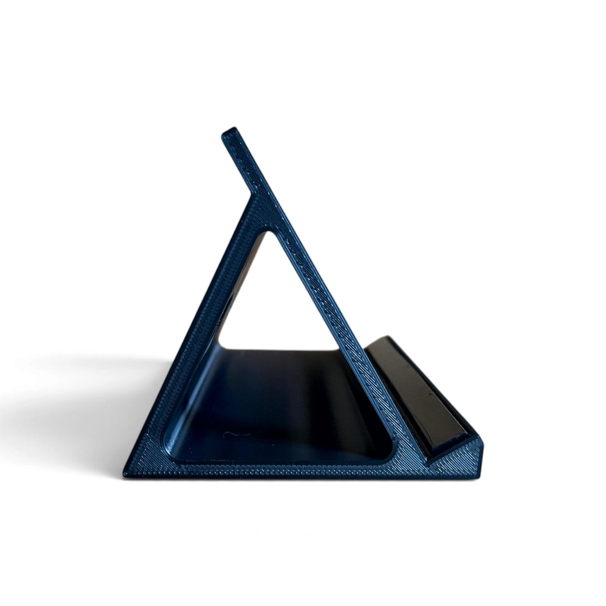 3D printed M-Vave FM-1 Synth 60 degree stand by Cold Earth Industries, shown side view, in black, on a white background.