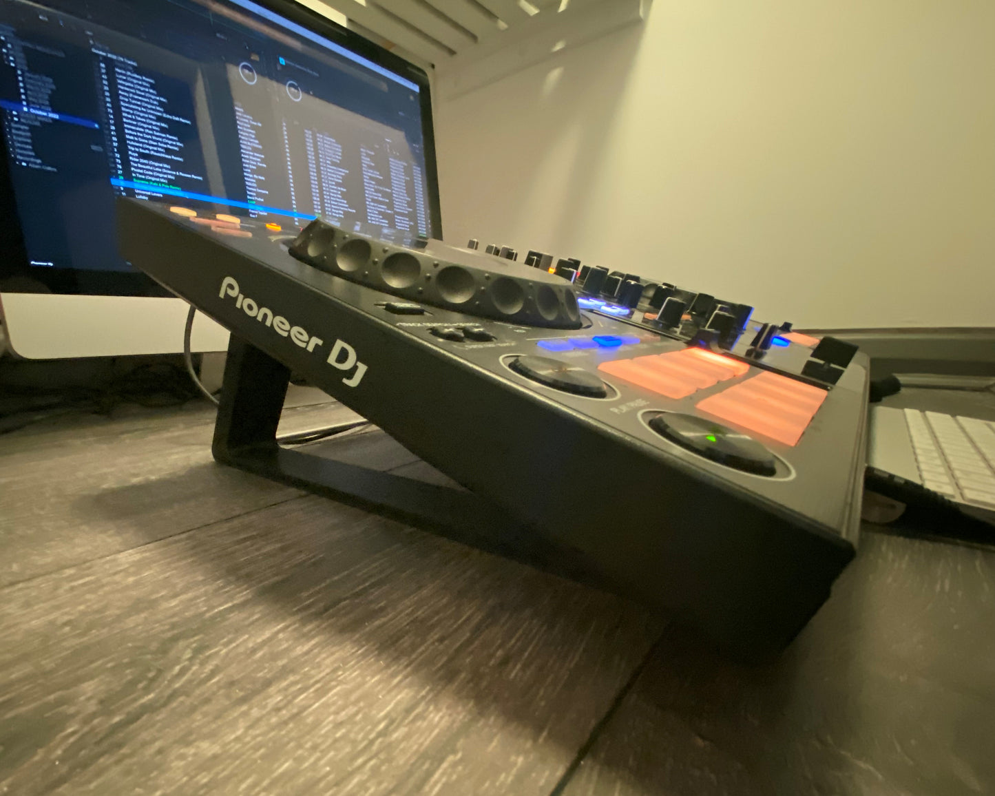 Pioneer DDJ-800 2-channel performance DJ controller Desktop Stand