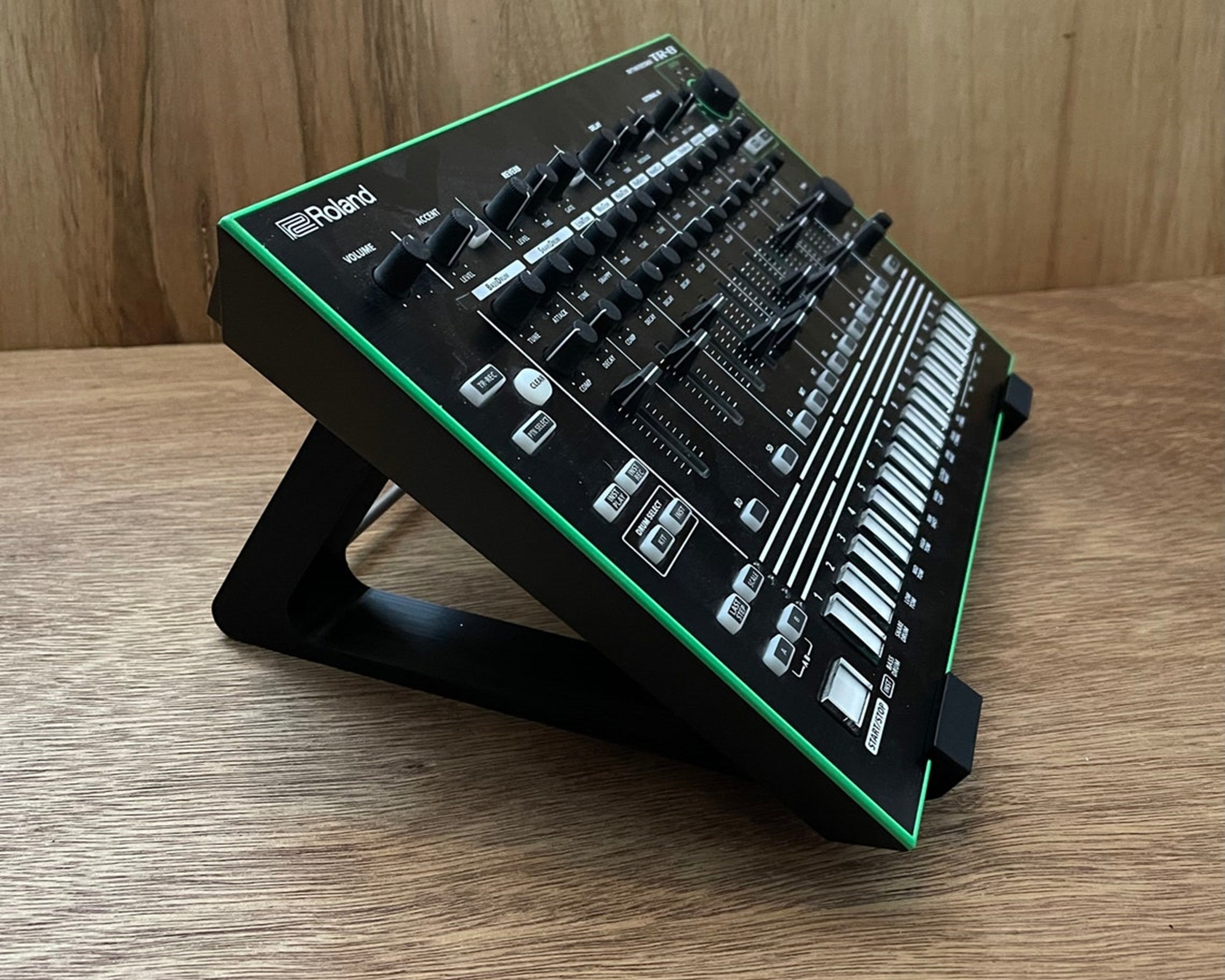 Roland tr8s store drum machine